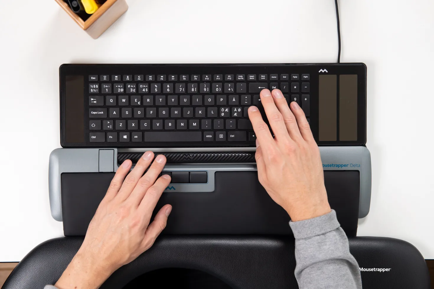 Ergonomisk mus Mousetrapper Delta Extended, kolfiberrullstav, svart/grå