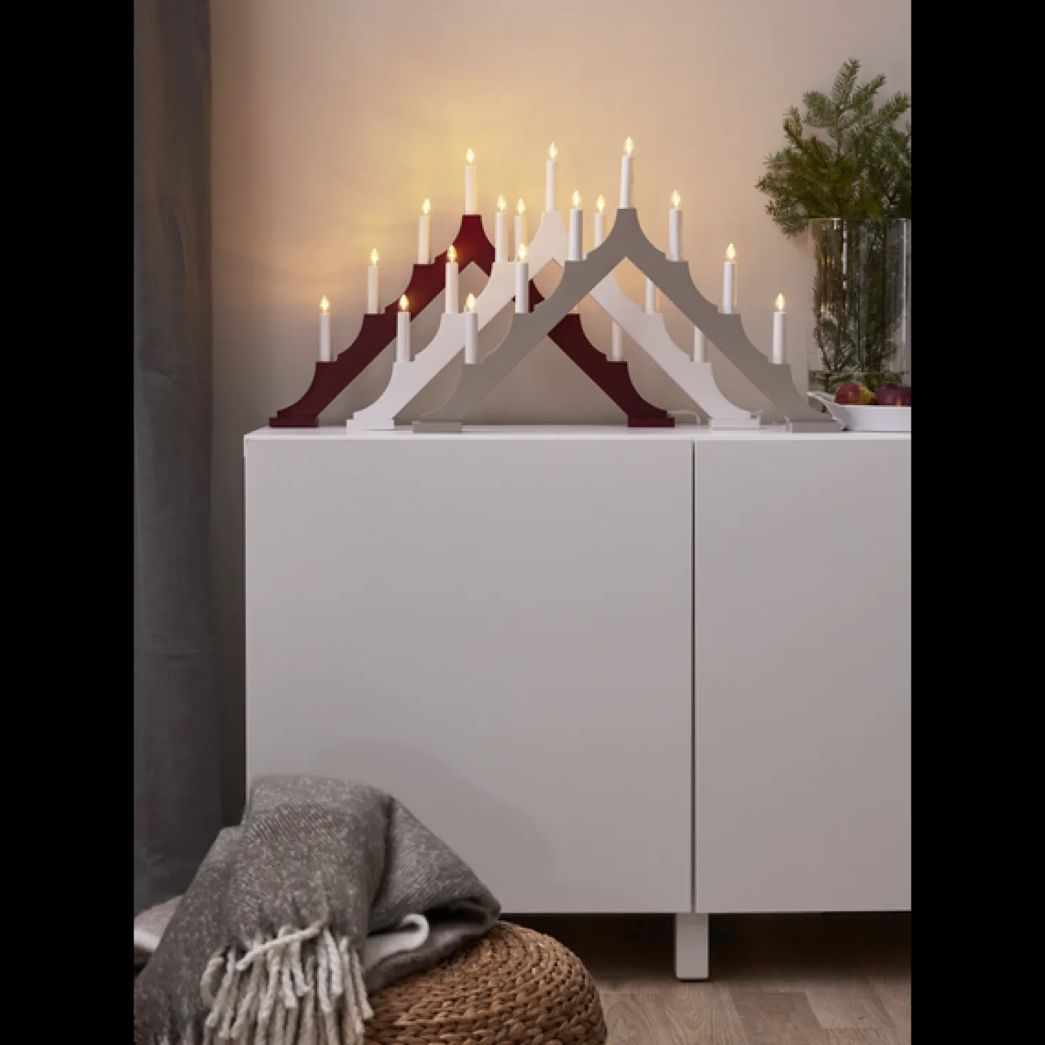 Ljusstake Star Trading Alma LED, vit, 7 ljus, 58,5 cm