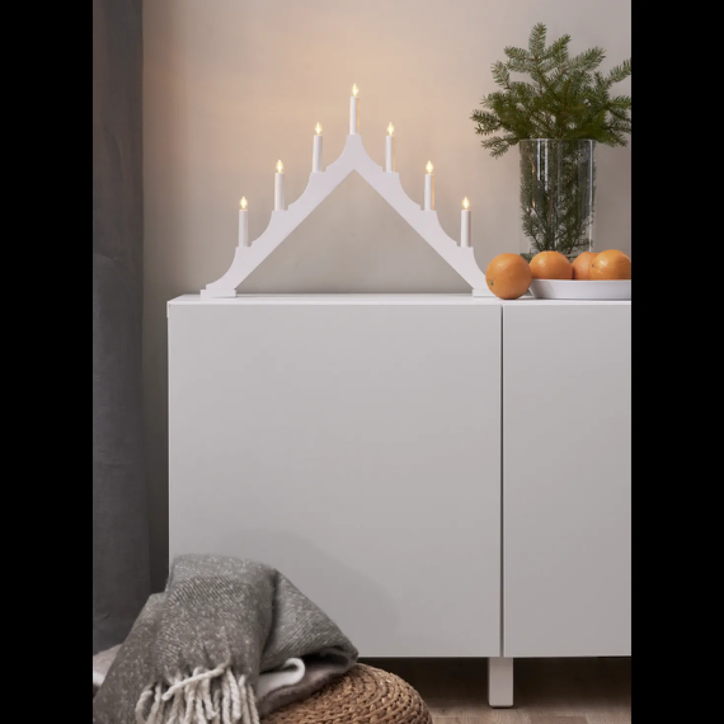 Ljusstake Star Trading Alma LED, vit, 7 ljus, 58,5 cm