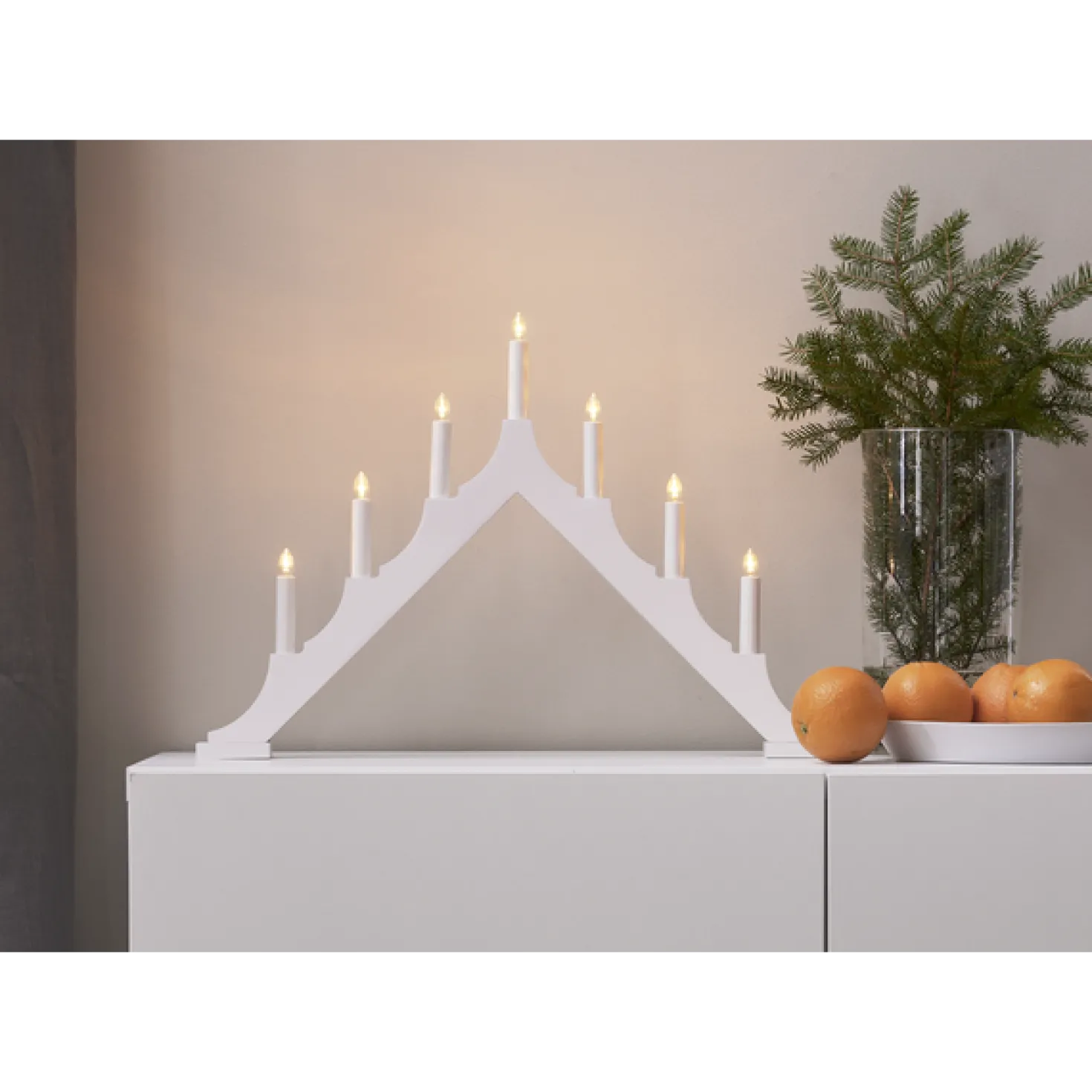 Ljusstake Star Trading Alma LED, vit, 7 ljus, 58,5 cm