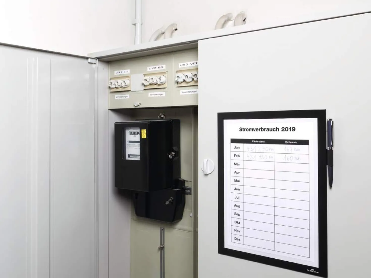 Magnetram Durable Duraframe Note A4, svart, integrerad pennhållare