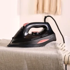 Ångstrykjärn BlackDecker Steam 3000W, keramisk sula, 420 ml