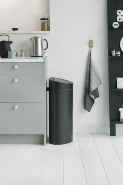 Papperstunna Brabantia Touch Bin New, 40 liter, svart