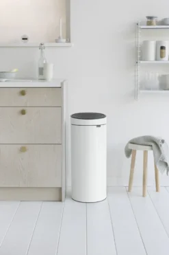 Papperstunna Brabantia Touch Bin New, vit, 30 liter