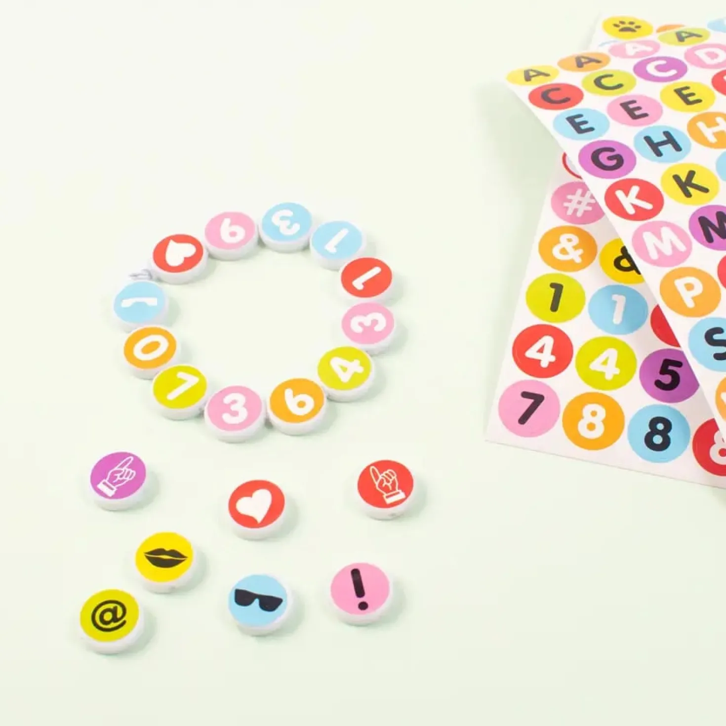Stickers till pärlor Playbox, bokstäver, siffror, symboler, flerfärgade
